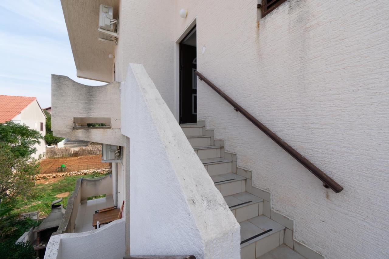 Apartments By The Sea Mandre, Pag - 3084 科兰 外观 照片
