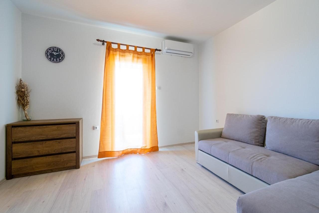 Apartments By The Sea Mandre, Pag - 3084 科兰 外观 照片