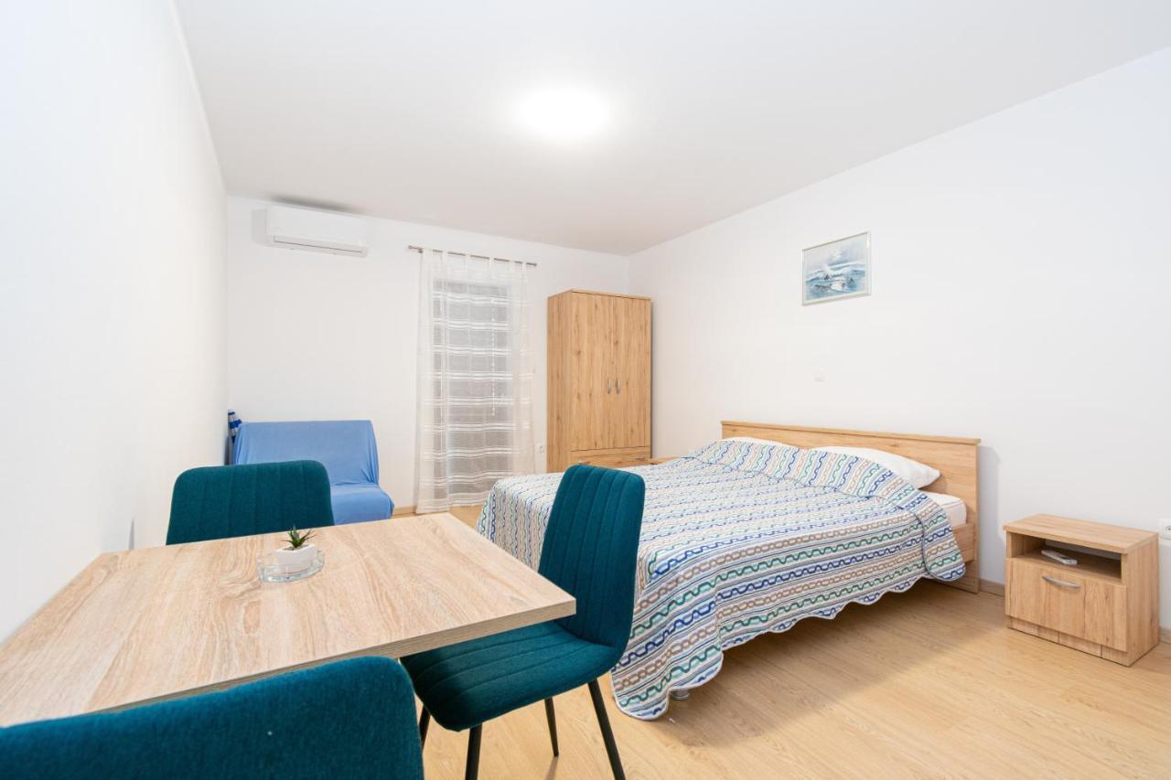 Apartments By The Sea Mandre, Pag - 3084 科兰 外观 照片