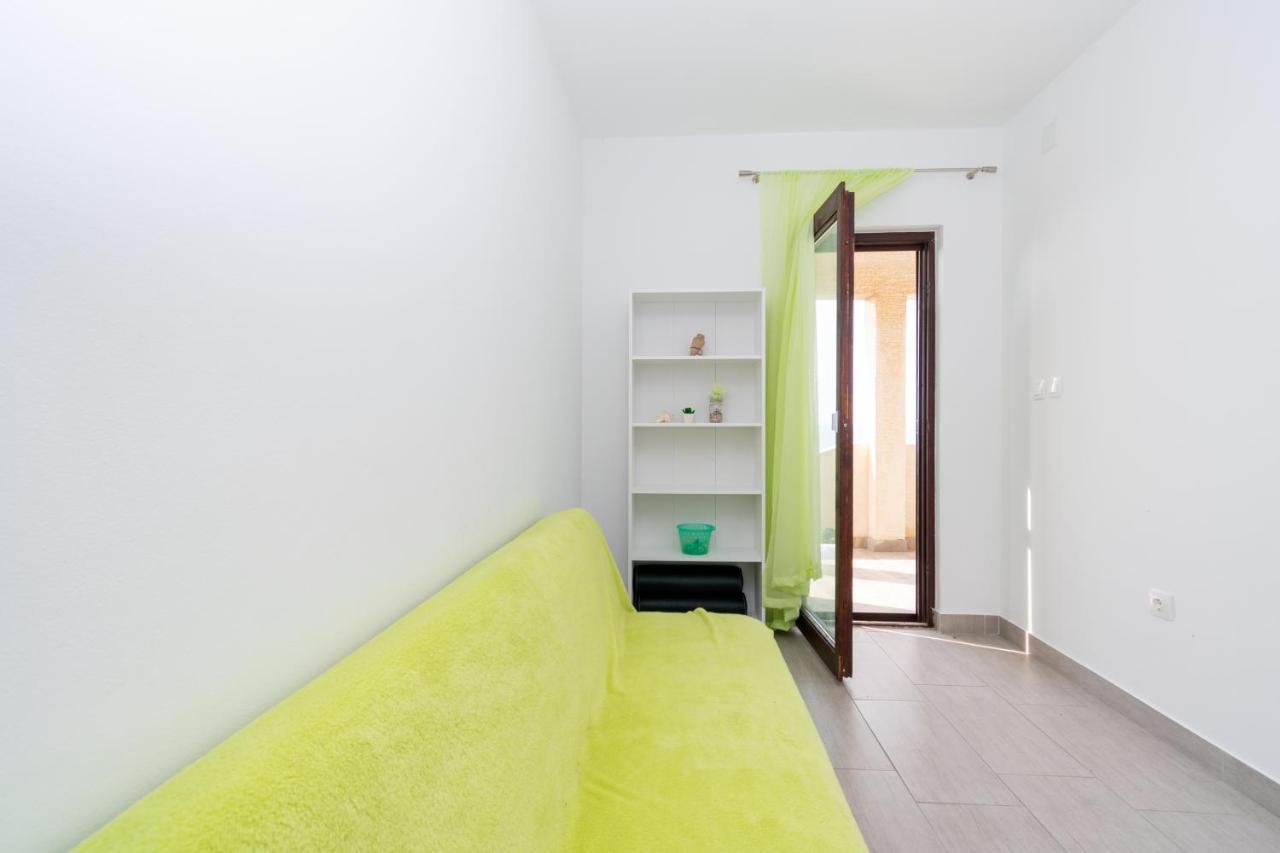 Apartments By The Sea Mandre, Pag - 3084 科兰 外观 照片