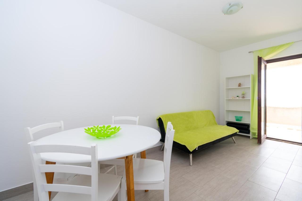 Apartments By The Sea Mandre, Pag - 3084 科兰 外观 照片
