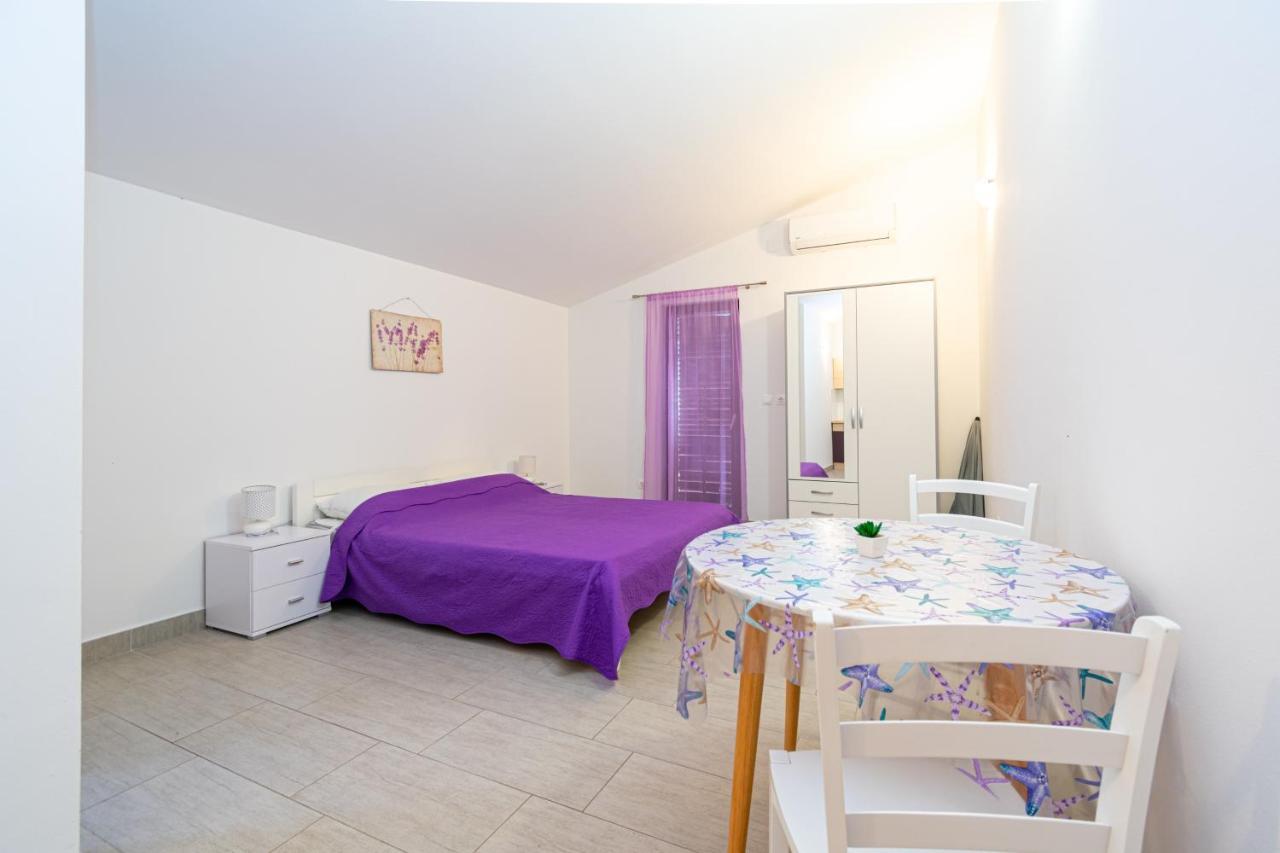 Apartments By The Sea Mandre, Pag - 3084 科兰 外观 照片