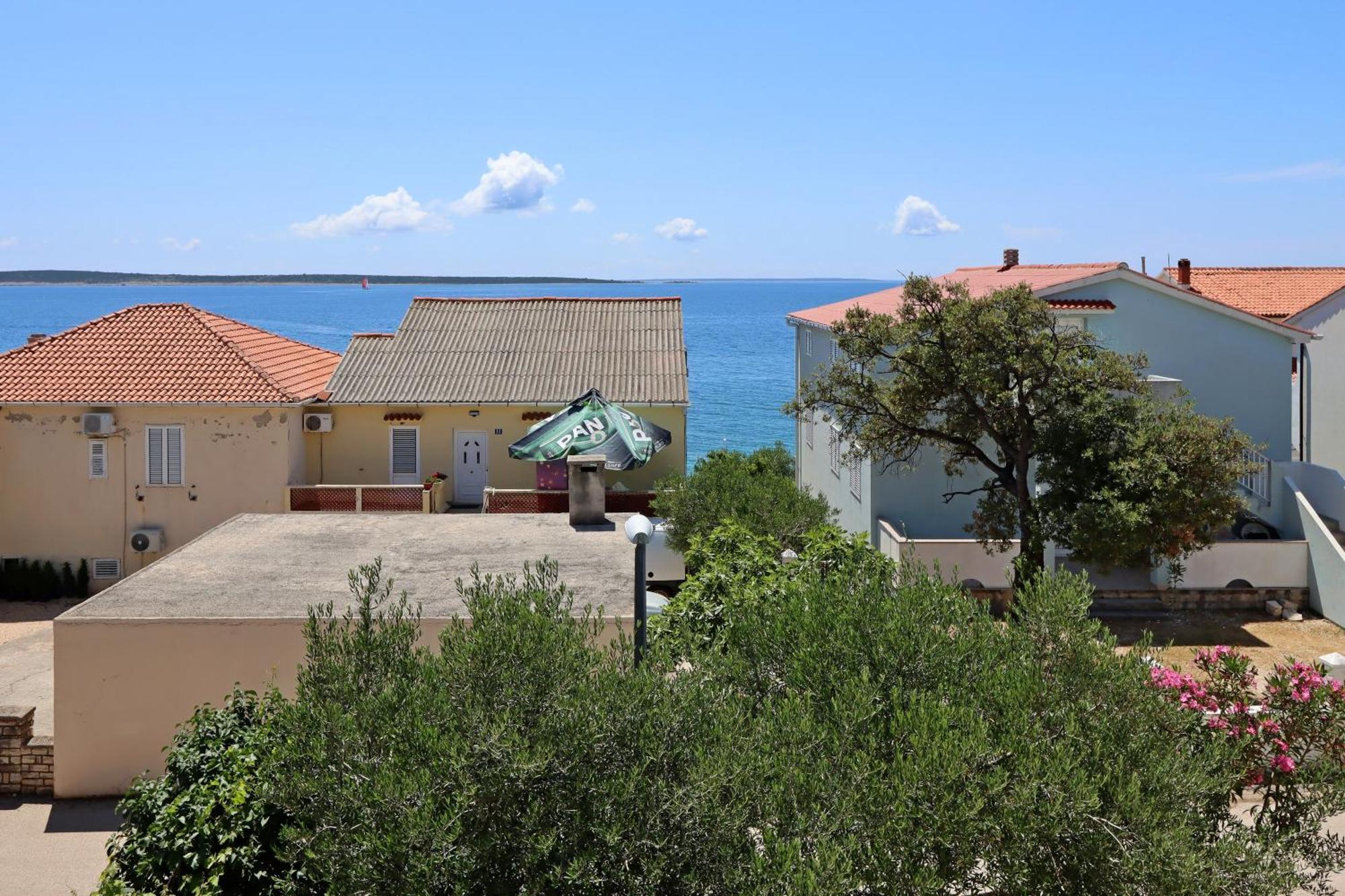 Apartments By The Sea Mandre, Pag - 3084 科兰 外观 照片